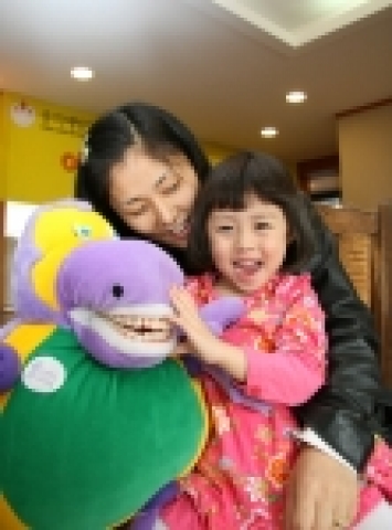 충치예방연구회는 젖니에 대한 중요성을 알리기 위해 ‘제 3회 이쁜 첫니 콘테스트’를 8일 ‘어린이 치과 병원 (청담동 소재)’에서 개최했다.