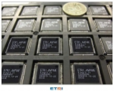 ETRI가 개발에 성공한 지그비 칩들의 모습, 실제 크기는 패키징후 약 7mm수준이다.