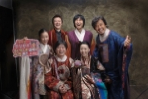 비씨카드는 12. 2~24일까지 국립극장 해오름 극장에서 공연되는 창작뮤지컬 ‘명성황후’ 를 공식 협찬하는 기념으로 입장권 예매하는 비씨카드 회원에게 10%할인해주는 이벤트를 벌이