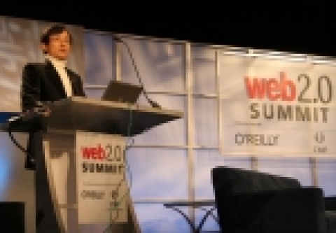 웹2.0 콘퍼런스에서 발표중인 SK커뮤니케이션즈 유현오 대표