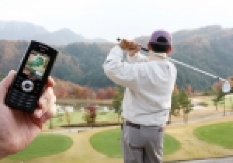 삼성전자는 9일 휴대폰에 '골프 매니저' 기능을 탑재한 '8GB 슈퍼 뮤직폰(SCH-B570)'의 프로모션을 위해 다양한 온·오프라인 골프 이벤