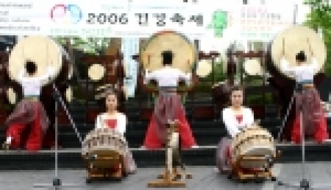 지난 5월 한국건강연대가 주최한 건강축제 때 동천의 공연 모습