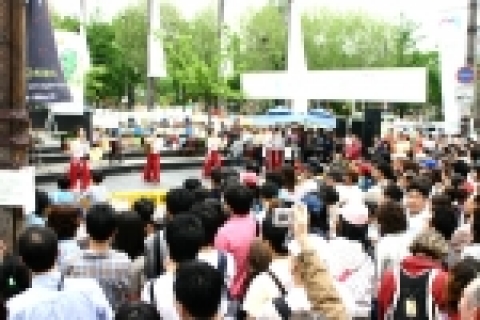 지난 5월 한국건강연대가 주최한 건강축제 때 동천의 공연 모습