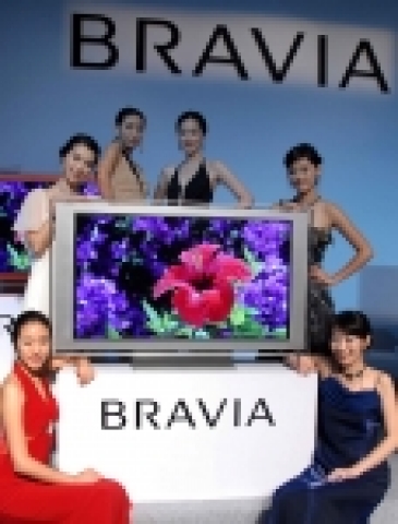 소니 코리아는 오늘 서울 남산 힐튼호텔에서 열린 기자간담회에서 매혹적인 플로팅(Floating) 디자인과 주위 환경에 따라 6가지 색상으로 베젤 교체가 가능한 프리미엄 Full H