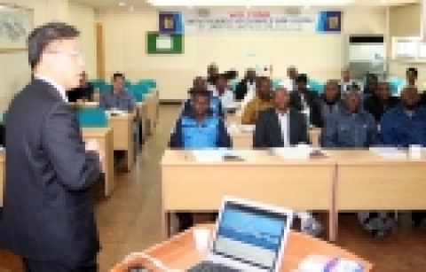 가나 기술자 23명과 과테말라 기술자 6명이 인천에 위치한 한국기술교육원에서 4주간(10.16~11.10)에 걸쳐 건설기술자들에게 필수적인 시공능력 및 건설관리 감독 능력 교육을 