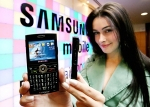 삼성전자는 두께 11.8mm 초슬림 디자인의‘HSDPA 스마트폰(모델명: Samsung BlackJack)을 미국 최대 이통사업자인 싱귤러 와이어리스(Cingular Wireless)를 통해 출시한다고 14일 밝혔다.