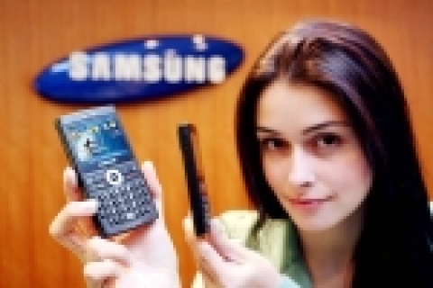 삼성전자는 두께 11.8mm 초슬림 디자인의‘HSDPA 스마트폰(모델명: Samsung BlackJack)을 미국 최대 이통사업자인 싱귤러 와이어리스(Cingular Wireless)를 통해 출시한다고 14일 밝혔다.