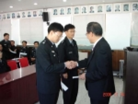 마산교도소 안경수교감은 ‘수형자 흡연단속기 도입’이라는 우수 제안이 채택된 공로로 ‘혁신 스타’에 선정되었다