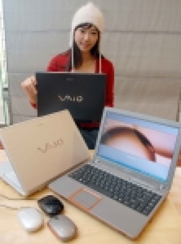 소니 코리아(대표이사 사장: 윤여을, www.sony.co.kr)는 오늘 감각적인 색상과 독특한 디자인으로 자신만의 개성과 이동성을 중시하는 사용자들을 위한 13.3인치 와이드의 