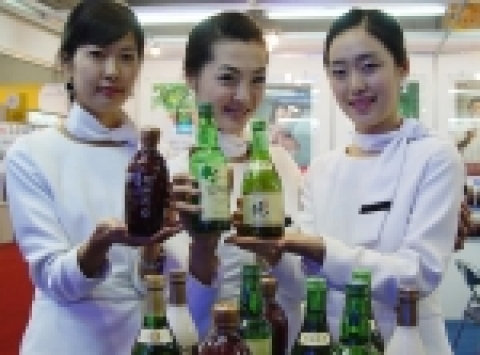 보해양조(대표이사 임건우)가 11월 16일부터 4일간 김대중 컨벤션센터 1층 전시장에서 열리는 ‘2006 광주국제식품산업전’에 참가, 국내외 방문객들을 대상으로 ‘보해 복분자주’,