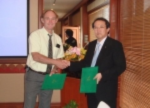 국립암센터(원장 유근영, www.ncc.re.kr)는 국제암연맹(UICC) 아시아지역 사무소장 맬콤무어(Malcolm Anthony Moor) 박사를 국제협력 자문위원으로 위촉하였
