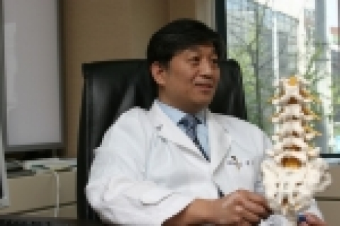 노인척추전문병원인  시너지병원 김원중 원장