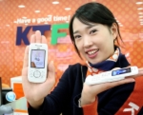 큐리텔이 두께12.5mm의 메가 슬림(MEGA Slim) 슬라이드폰 큐리텔 ‘PT-K2700’을 KTF에서 출시한다.