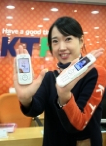 큐리텔이 두께12.5mm의 메가 슬림(MEGA Slim) 슬라이드폰 큐리텔 ‘PT-K2700’을 KTF에서 출시한다.