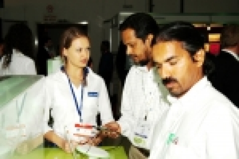 삼성전자는 22일까지 중동 두바이에서 개최되는 GITEX 2006에 82인치 LCD TV, 102인치 PDP TV, 블루레이 플레이어, 울트라 에디션 등을 전시하며 현지 최고의 인