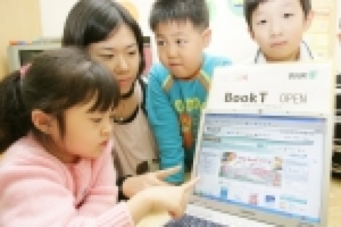 KT는 북티사이트(www.bookt.co.kr) 구축을 완료하고  21일부터 ‘전자도서관 서비스’를 본격적으로 제공한다고 밝혔다.