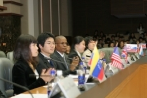 국제학부학생들의 모의유엔회의 장면