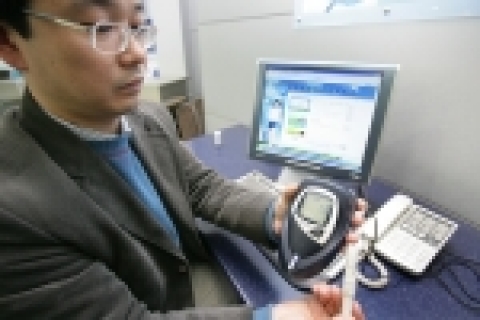 KT(대표이사 남중수)는 U-Health 사업을 추진하면서 가정 건강관리 서비스의 일환으로 혈당, 혈압, 비만 관리에 대한 시범서비스를 완료하고 혈당관리에 대해서 상용화 서비스를 