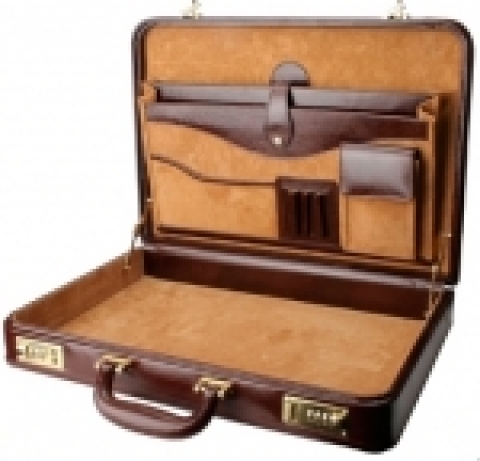 반 총장이 경매에 내놓은 서류가방