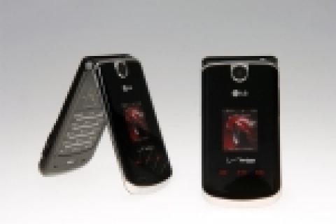 LG전자(대표: 金雙秀 / www.lge.com)는 미국 시장에 전면에 터치센스 기술을 적용해 평면의 고급스러움과 심플함을 강조한 ‘초콜릿 폴더(모델명: LG-VX8600)’를 선