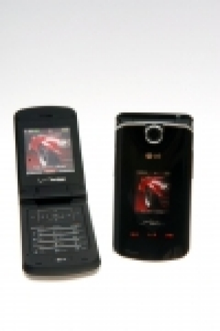 LG전자(대표: 金雙秀 / www.lge.com)는 미국 시장에 전면에 터치센스 기술을 적용해 평면의 고급스러움과 심플함을 강조한 ‘초콜릿 폴더(모델명: LG-VX8600)’를 선