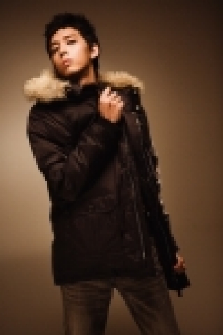 한국의 성공적인 패션 리얼리티 프로그램으로 화제가 되었던 M.Net의 ‘I Am A Model’을 통해 선발된 신인모델 박희연과 신민철. 이 두 모델이 캘빈클라인 진의 새로운 데님 ‘Pure Calvin’의 Pure Face로 선정되었다.