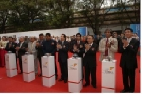 KOTRA는 22일 인도 뭄바이에서 ‘2006 인도 세계일류 한국상품전’을 개최해 120개 한국 업체의 우수상품을 선보였다. 개막식 현장 사진. 