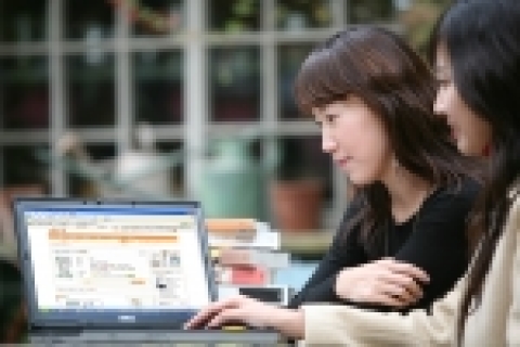 싸이월드는 대한민국 전자책 대표기업 북토피아와 제휴, 도서 관련 정보를 총집합한 ‘책서비스’를 개설했다고 23일 밝혔다.