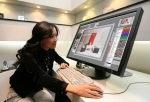 삼성전자는 이번에 최고의 해상도를 구현하는 전문가용 30인치 와이드 LCD모니터(모델명 : 싱크마스터 CX305T)를 출시했다고 밝혔다.