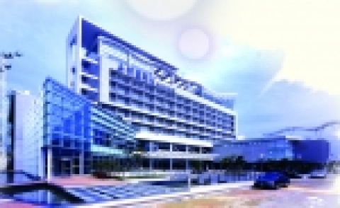아르피나 전경사진 103개의 다양한 객실과 골프,헬스,수영,요가, 사우나&찜질방의 종합스포츠센터와 스카이라운지 및 인터넷커피숍 등 다양한 부대시설을 자랑한다