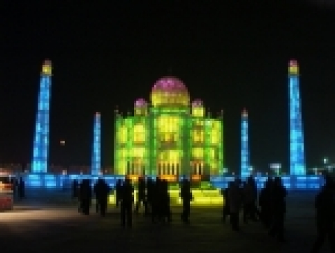 전세계 조각가들이 참여하고 하얼빈 시에서 열리는 ‘빙등제’