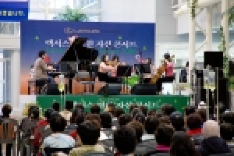 한국토요타자동차는 부산 동아대학교 의료원에서 병원 콘서트를 가지고 있다.