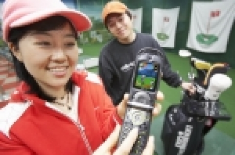 LG텔레콤(사장 丁一宰 / www.lgtelecom.com)이 3D 모바일 게임인 '포춘골프 3D'를 30일부터 이동통신 사업자 최초로 무선인터넷 이지아이(ez-