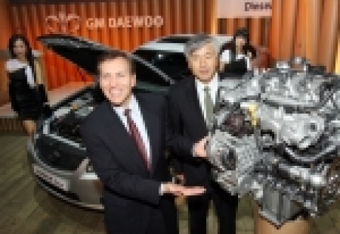 GM DAEWOO는 29일 서울 올림픽공원내 페이퍼테이너 뮤지엄에서 동급 최고 출력의 2000cc급 VCDi 엔진과 첨단 5단 자동변속기를 장착한 토스카 디젤승용차를 출시했다. 이