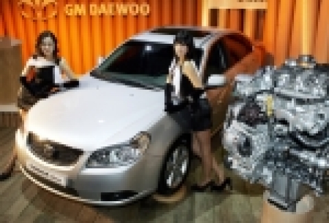 GM DAEWOO는 29일 서울 올림픽공원내 페이퍼테이너 뮤지엄에서 동급 최고 출력의 2000cc급 VCDi 엔진과 첨단 5단 자동변속기를 장착한 토스카 디젤승용차를 출시했다. 토