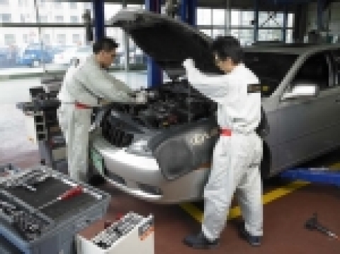 한국토요타자동차는 오는 12월 한 달 동안 전국 렉서스 9개 딜러에서 겨울철 차량 안전 운전을 위한 ‘2006, 고객감사 캠페인’을 실시한다.