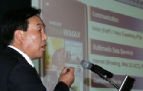 30일 미국 샌프란시스코 페어몬트호텔에서 열린 IEEE 글로브컴2006에서 삼성전자 이기태 사장이 삼성이 구상하는 와이브로의 미래비전을 주제로 기조연설하고 있다.