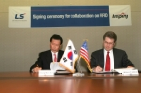 LS산전은 1일 서울 연세빌딩 본사에서 LS산전 김정만 사장과 美 임핀지(Impinj)社 콜러랜(William Colleran) 사장이 참석한 가운데 양사가 RFID(전자태그)에 대한 기술제휴를 맺었다고 밝혔다.