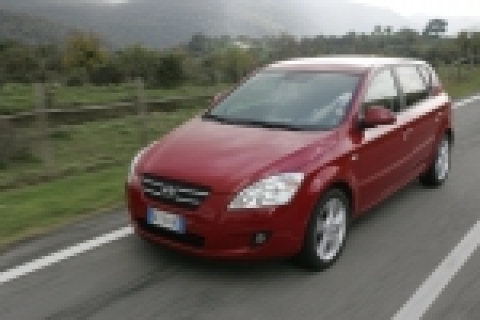 기아자동차는 지난 11월 27일부터 6일간 이탈리아 로마 지역에서 유럽 31개국 자동차 전문기자단 500여명을 초청해 ‘씨드’의 대규모 시승회를 개최했다.