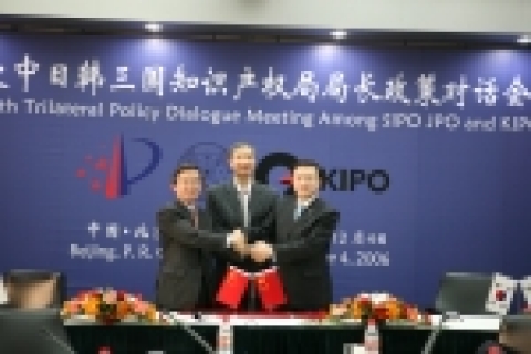 한중일 특허청장 회담 사진(사진 왼쪽부터 마코토 나카지마(Makoto Nakajima) 일본 특허청장, 티앤 리푸(Tian Lipu) 중국 특허청장 , 전상우 특허청장)