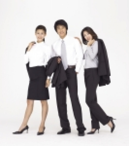 현대카드•현대캐피탈은 기업이미지(CI:Corporate Identity) 일원화 차원에서 새로운 유니폼을 착용키로 결정하고, 패션업체 지오다노가 디자인을 맡아 5개월여의