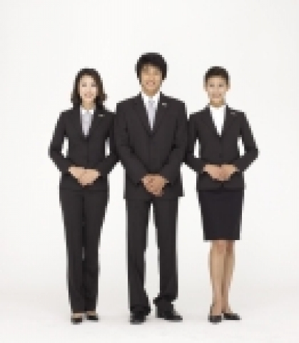 현대카드•현대캐피탈은 기업이미지(CI:Corporate Identity) 일원화 차원에서 새로운 유니폼을 착용키로 결정하고, 패션업체 지오다노가 디자인을 맡아 5개월여의