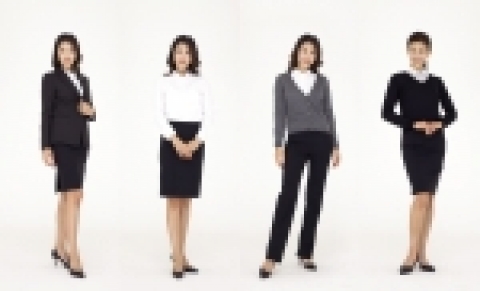 현대카드•현대캐피탈은 기업이미지(CI:Corporate Identity) 일원화 차원에서 새로운 유니폼을 착용키로 결정하고, 패션업체 지오다노가 디자인을 맡아 5개월여의