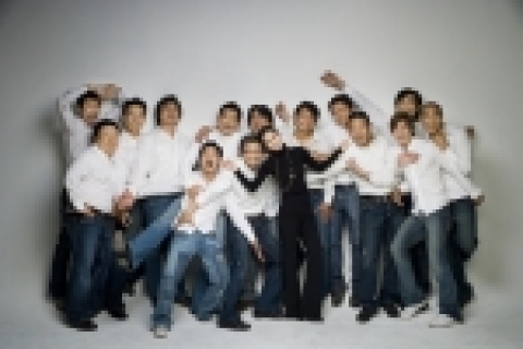 Beautiful Mind...Beautiful Concert 2부에서는 팝페라가수로 유명한 신문희씨와 컴패션 밴드가 출연할 예정이다. 컴패션 밴드는 한국컴패션의 홍보대사인 신애라의 남편 차인표씨의 제안으로 노래와 관계없는 직장인들이 모여 아마츄어 밴드로 구성된 팀이다. / 일시장소: 2006년 12월 10일(일) 오후 5시 워커힐호텔 비스타홀
