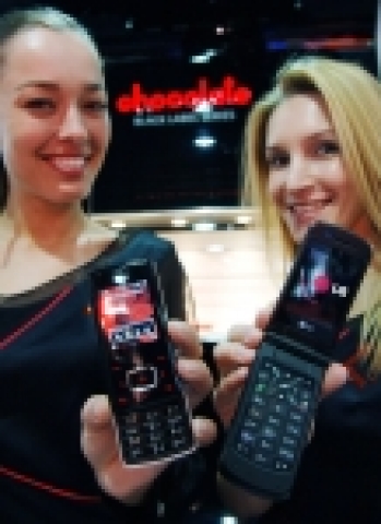 LG전자(대표: 金雙秀 / www.lge.com)는 지난 4일부터 8일까지 홍콩에서 열리고 있는 ‘ITU Telecom World 2006’ 전시회에 ‘3G 초콜릿폰(모델명:LG-
