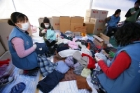 포스코가 지난달 22일부터 지난 5일까지 포스코 및 관계사 전 임직원과 가족들을 대상으로 아름다운 가게와 함께 하는 포스코 나눔마당에서 판매할 물품을 기증받은 결과 모두 13만 6