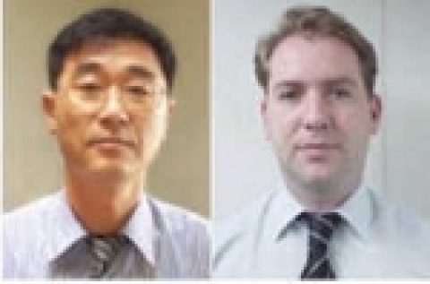 왼쪽은 신임안상점 대표(48세) 오른쪽은 마이크 슬레이펀(Maik Slijpen, 36세) 재무담당이사