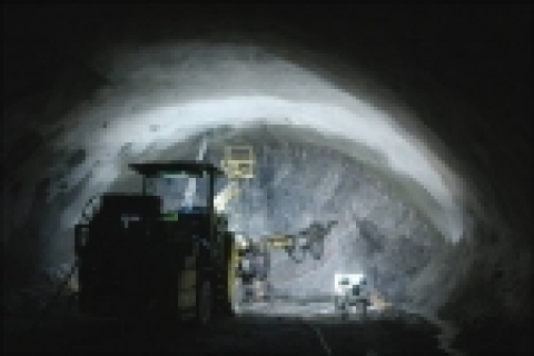 공사중인 솔안터널