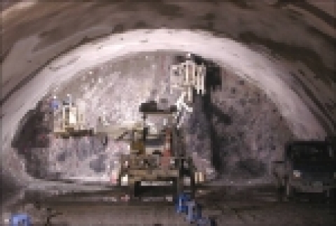 공사중인 솔안터널