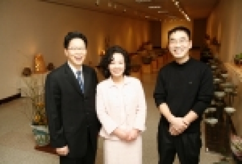 「화기애애」3人 테마전을 개최한 김재범 과장<왼쪽>과 이영화 강사<가운데>, 김인태 씨<오른쪽>.